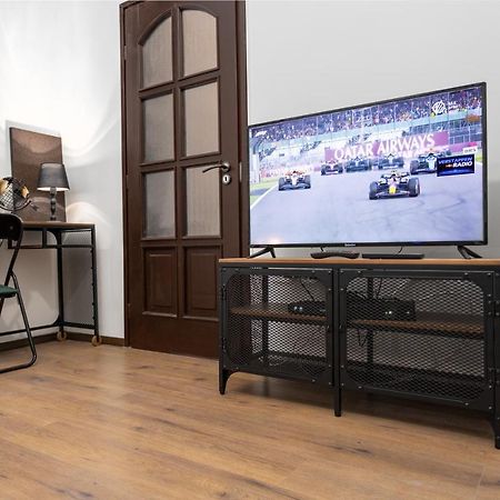 Green Goblin Apartment With Free Private Parking Budapest Bagian luar foto