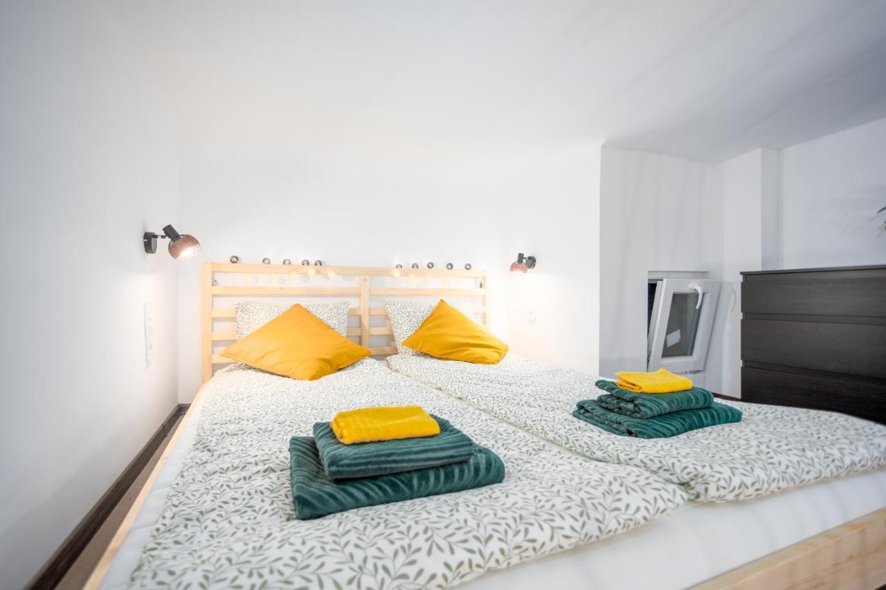 Green Goblin Apartment With Free Private Parking Budapest Bagian luar foto