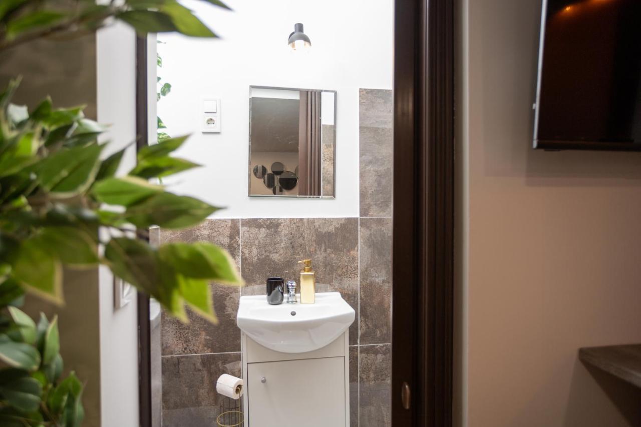 Green Goblin Apartment With Free Private Parking Budapest Bagian luar foto