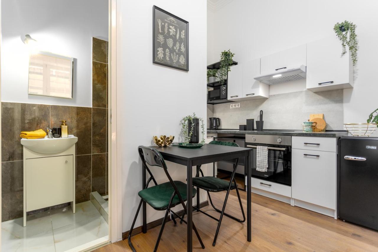 Green Goblin Apartment With Free Private Parking Budapest Bagian luar foto