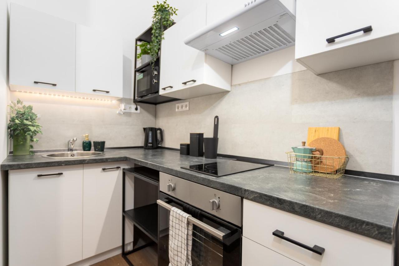 Green Goblin Apartment With Free Private Parking Budapest Bagian luar foto