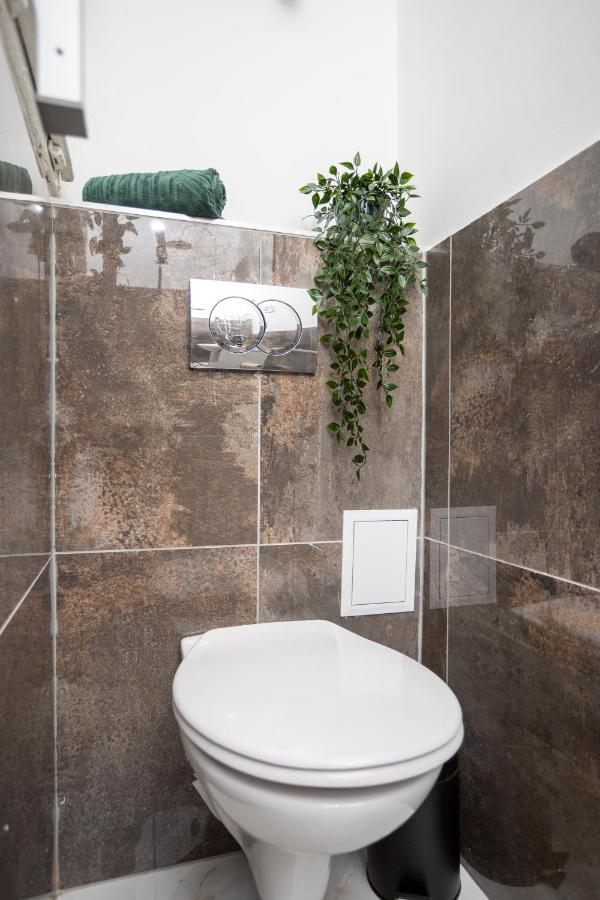 Green Goblin Apartment With Free Private Parking Budapest Bagian luar foto