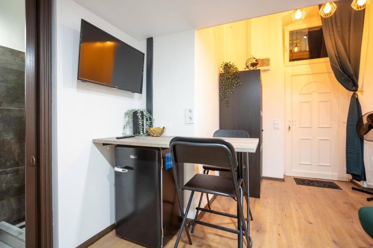 Green Goblin Apartment With Free Private Parking Budapest Bagian luar foto