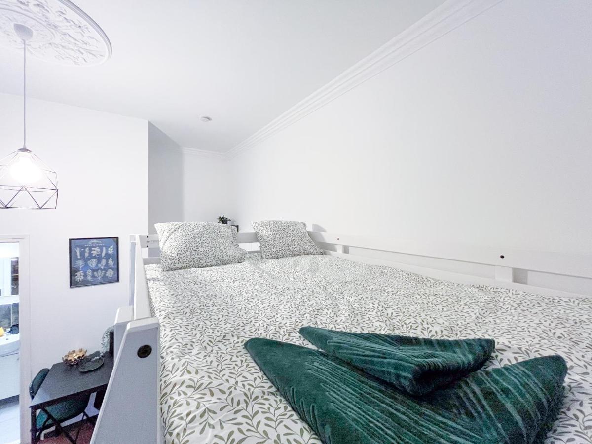 Green Goblin Apartment With Free Private Parking Budapest Bagian luar foto